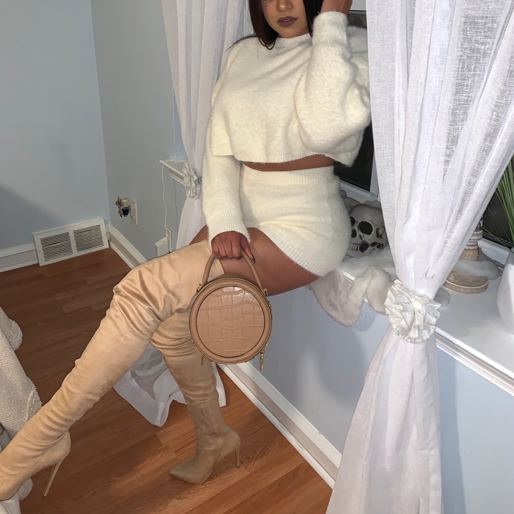 Ivory Fuzzy Set - Picture 4 of 4